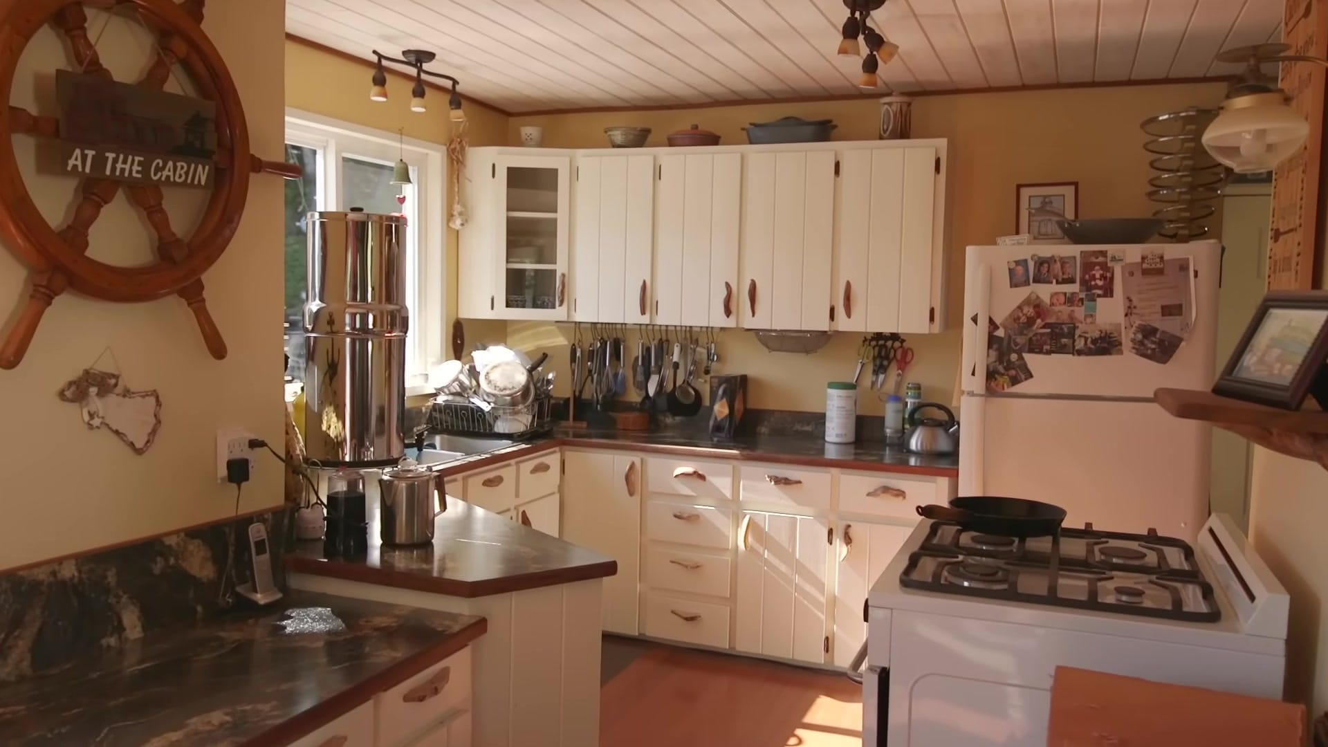 Screenshot at 00:01:28