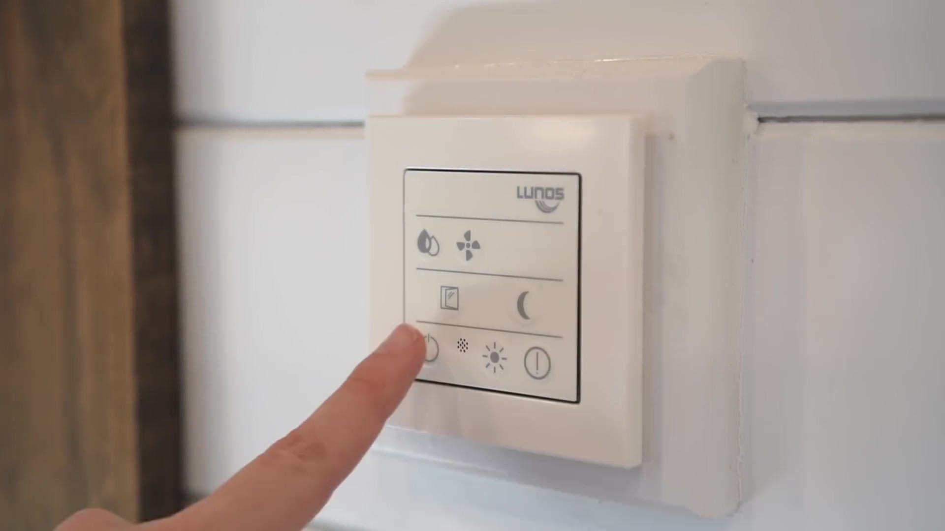 Screenshot at 00:05:44