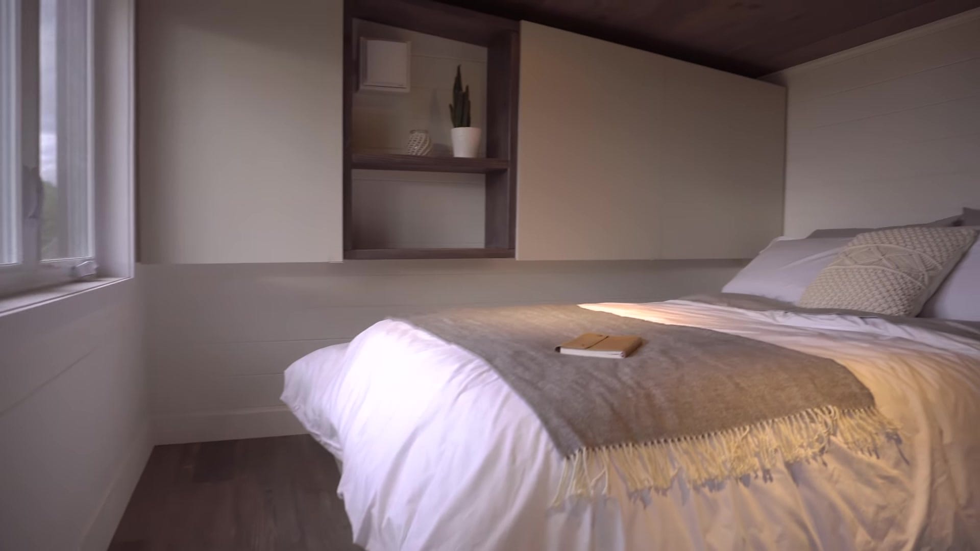 Screenshot at 00:01:46