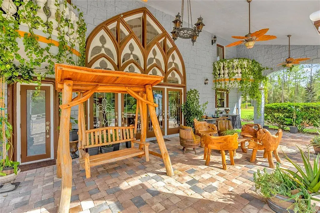 Brick patio plus a chunky wooden swing. Yeah, I’d sit here all afternoon.