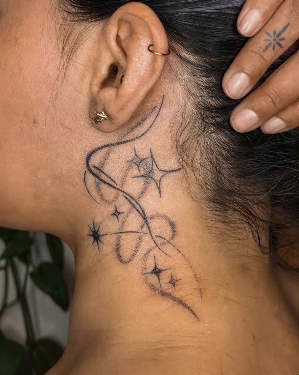 Secret behind the ear star that sparkles in photos