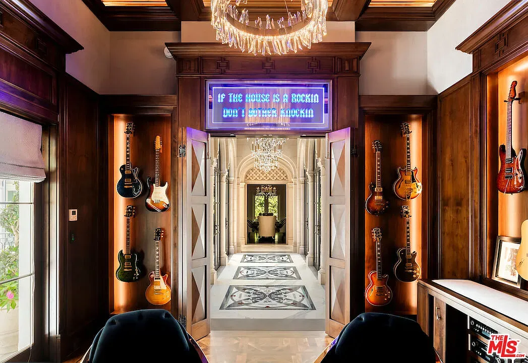 Foyer goes full marble geometry. I can hear a piano even without one.