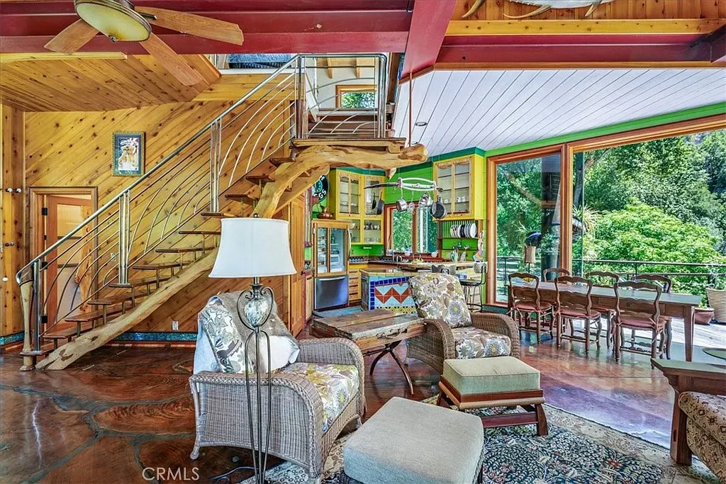 Curved stair rail is so smooth. Feels hand-carved, not factory.