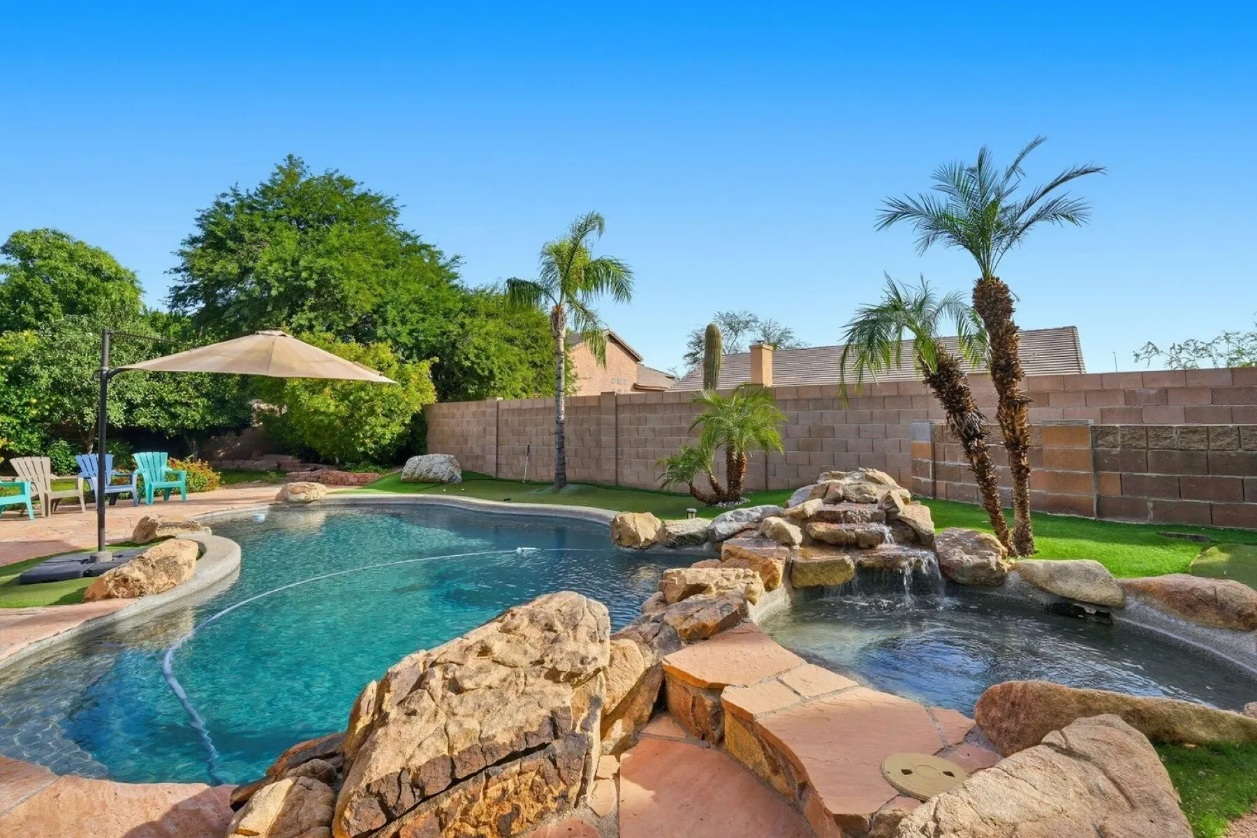 Another angle—turquoise water and those smooth stones. Looks crazy clear.