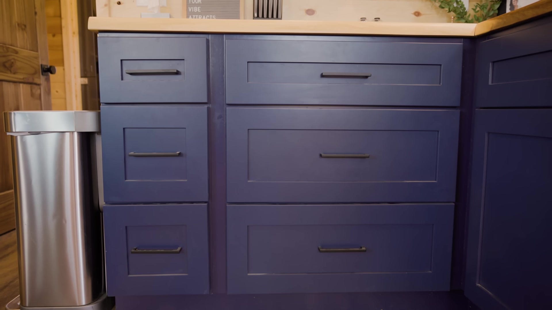 Screenshot at 00:04:20