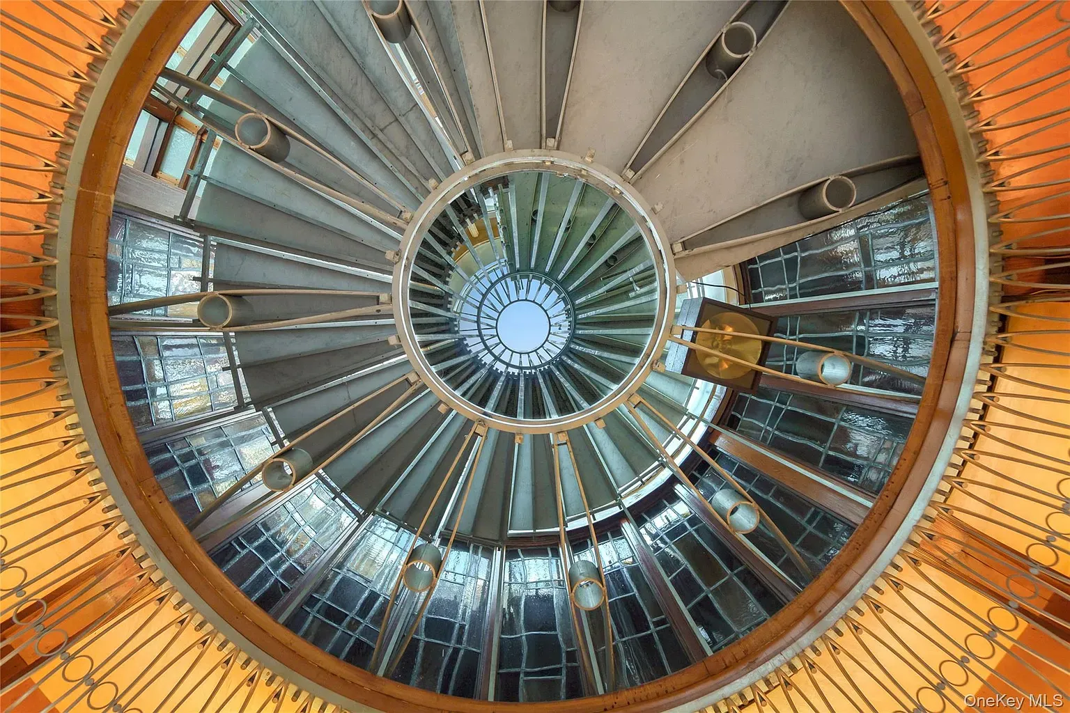 That spiral skylight! I’d just lay here and stare up.