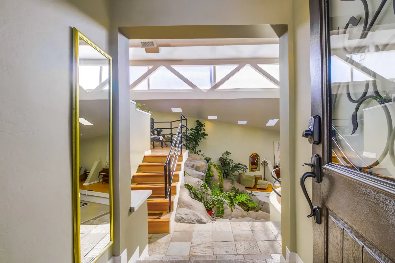 Foyer flex. big door, skylights blasting in light. Nice first impression.