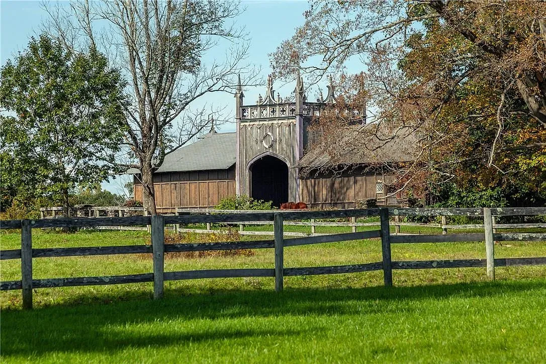 The barn is pure postcard. Weathered wood, big sky, peace.