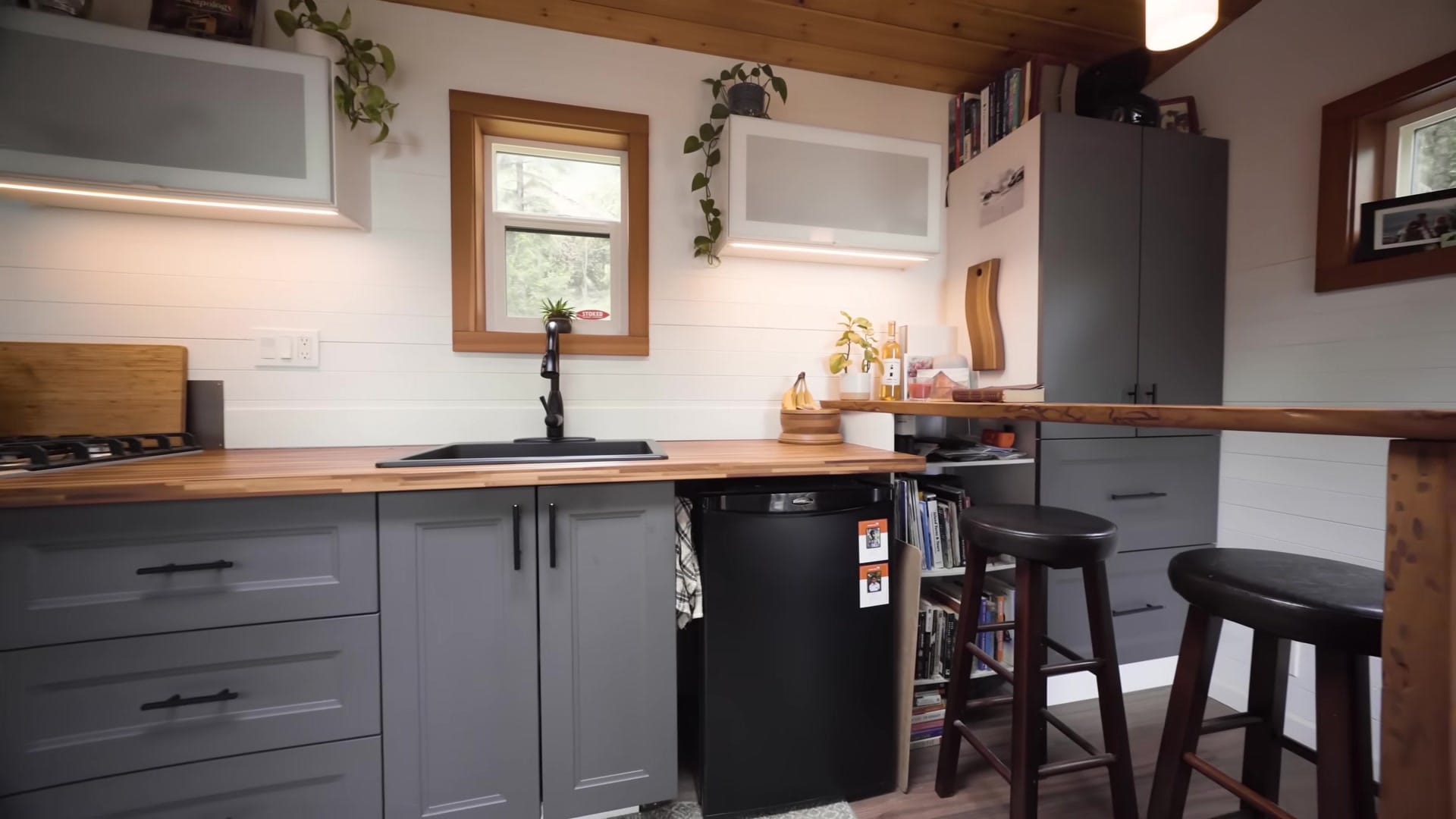 Screenshot at 00:01:04