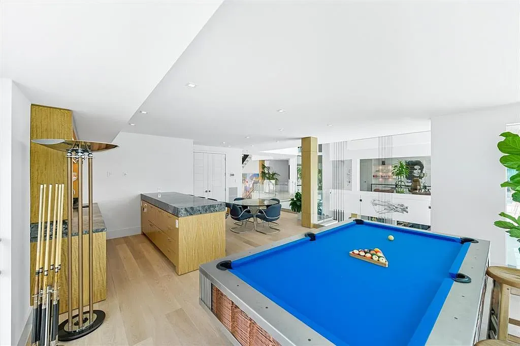 Blue felt pops. I’d actually learn to break properly in here.