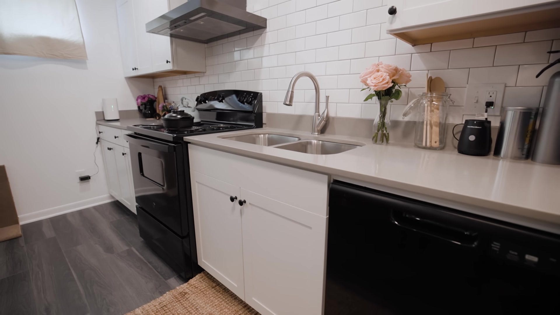 Screenshot at 00:04:07