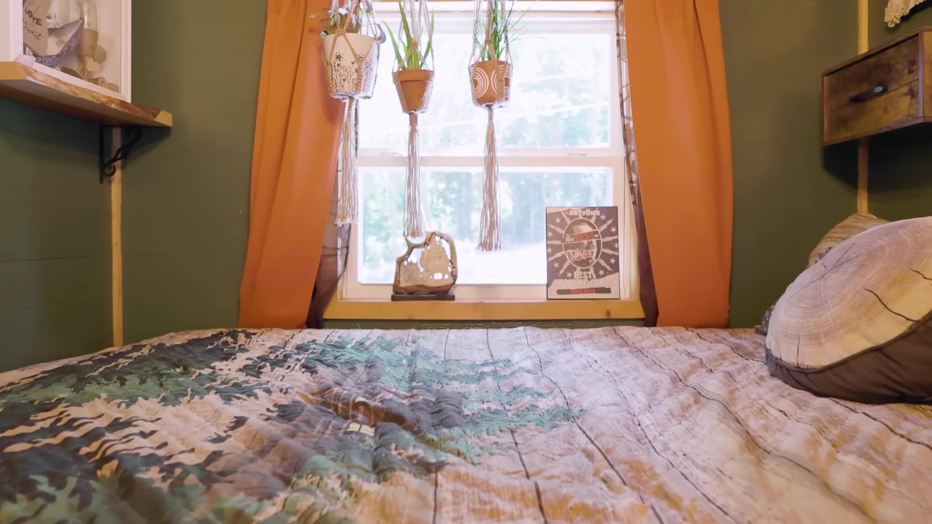 Screenshot at 00:08:19