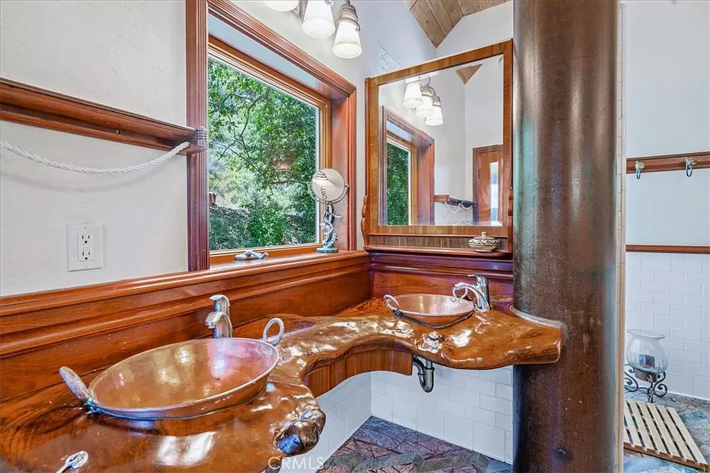 That double live-edge sink is wild. Feels a sculpture.