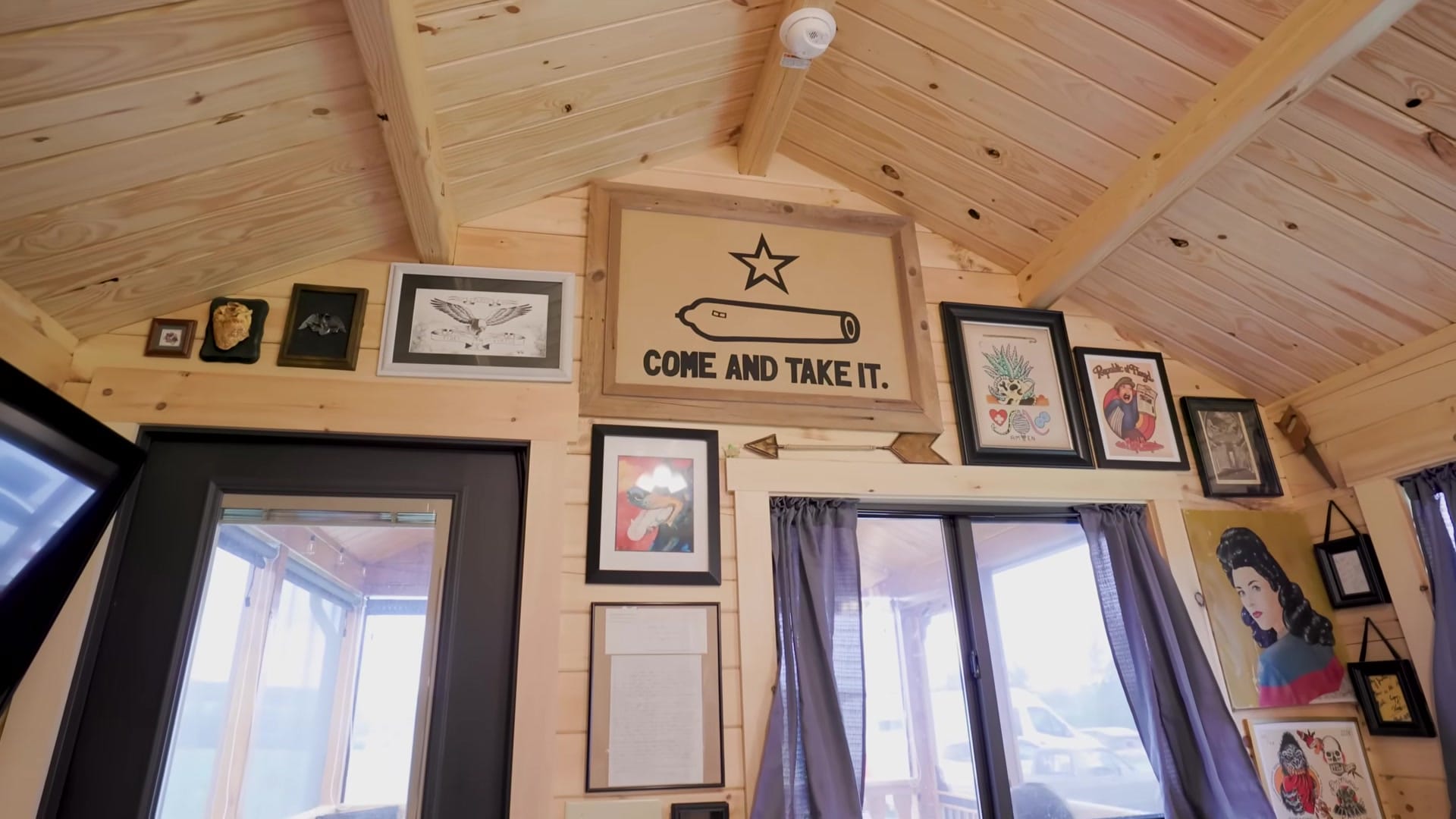 Screenshot at 00:04:40