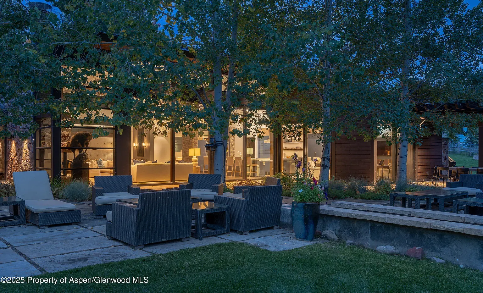 Indoor‑outdoor lounge with glowing firelight. You can almost hear the crickets.