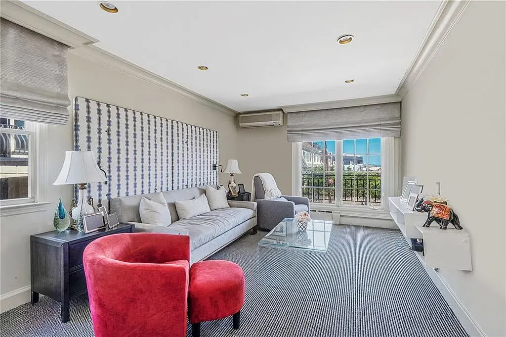 Okay, this accent wall goes hard against the beige. Needed the contrast.