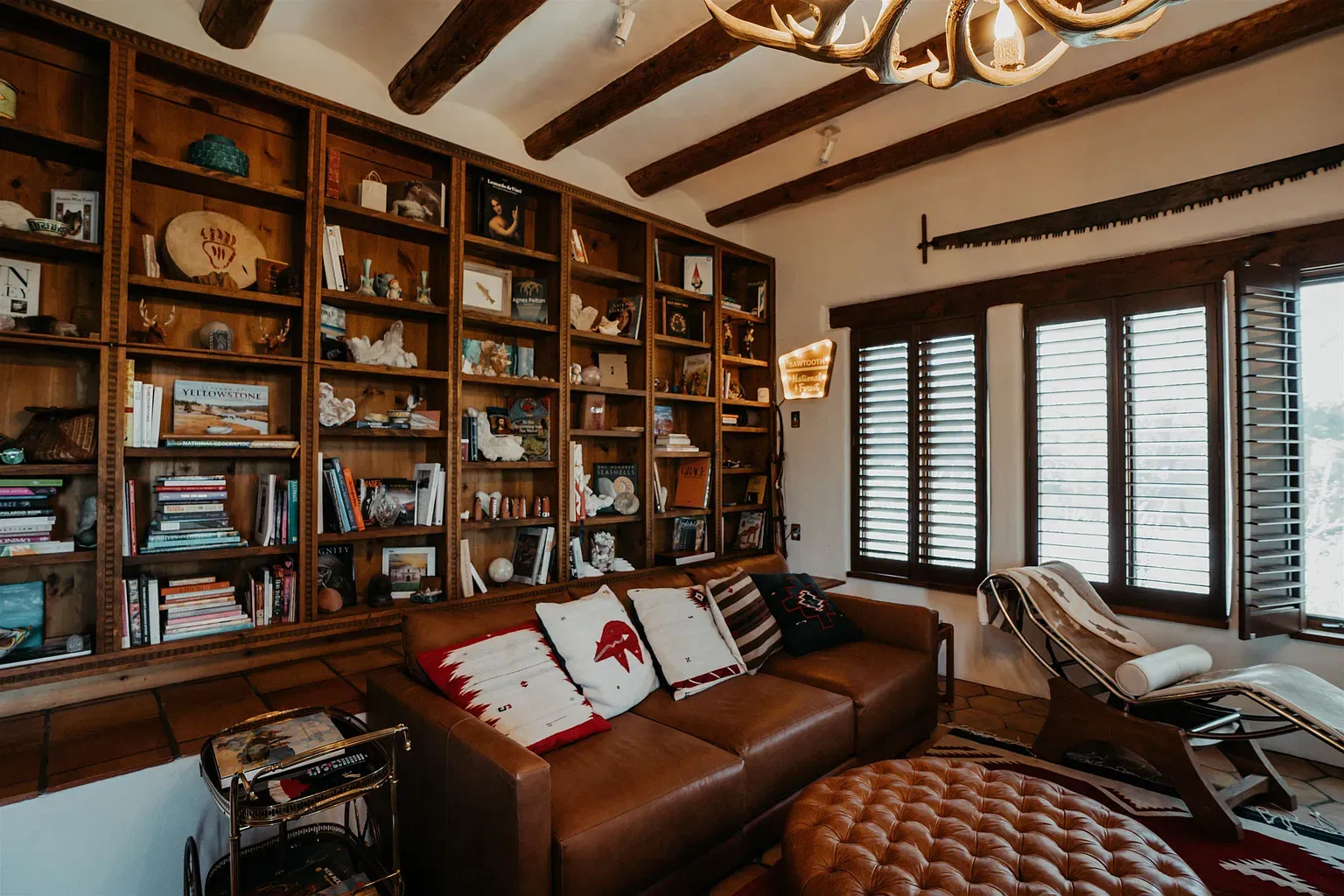 Floor-to-ceiling shelves doing the most. I’d lose hours poking around there.