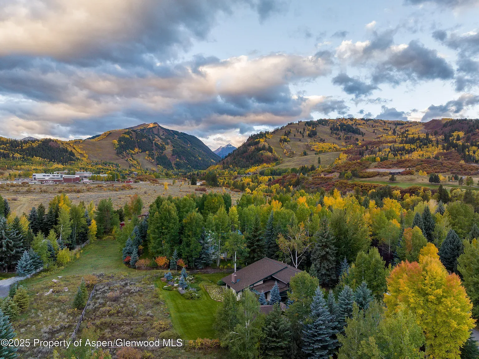 Little rustic house tucked into fall colors. Postcard view, not mad about it.