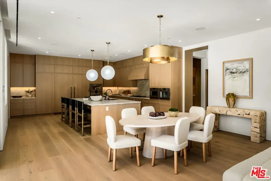 Here’s the kitchen/dining. Light oak everywhere, looking fancy but usable.