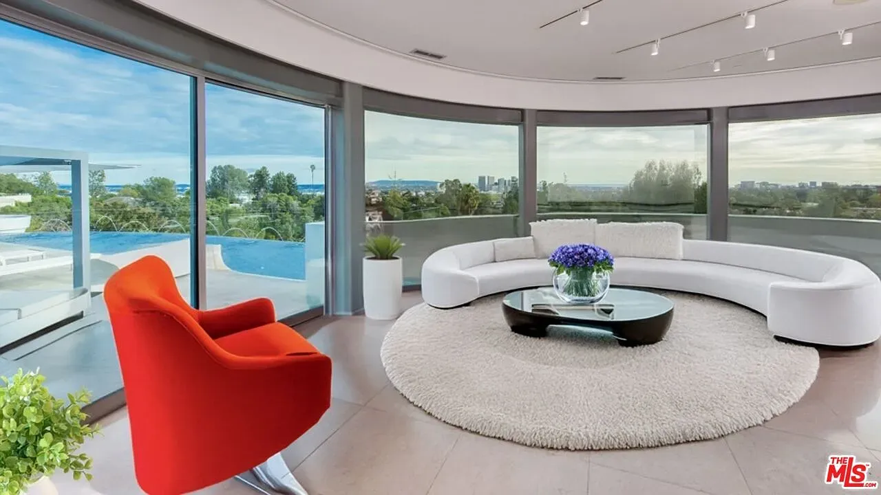 Panorama windows again. Sofa basically faces the planet.