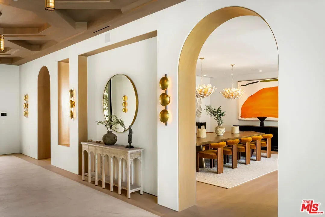 Arched doorways for days. Soft white, light floors. I’m into it.