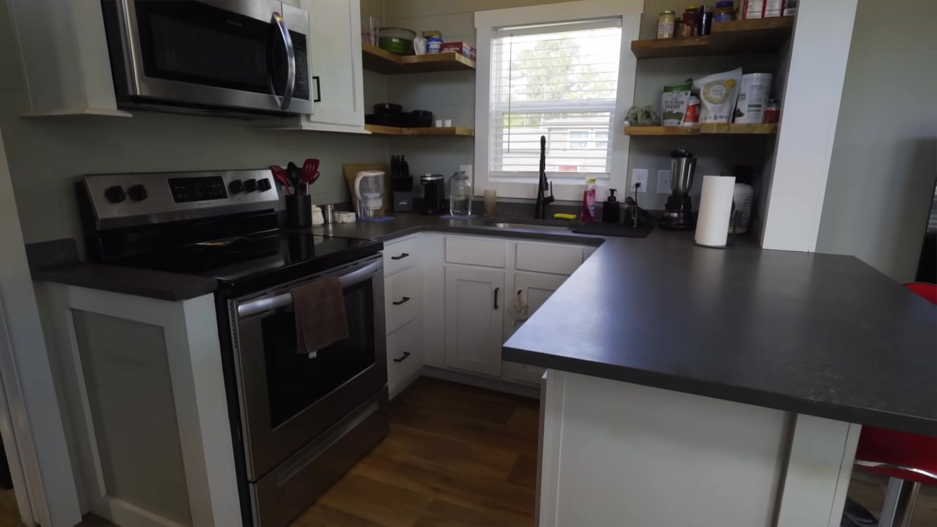 Screenshot at 00:04:28