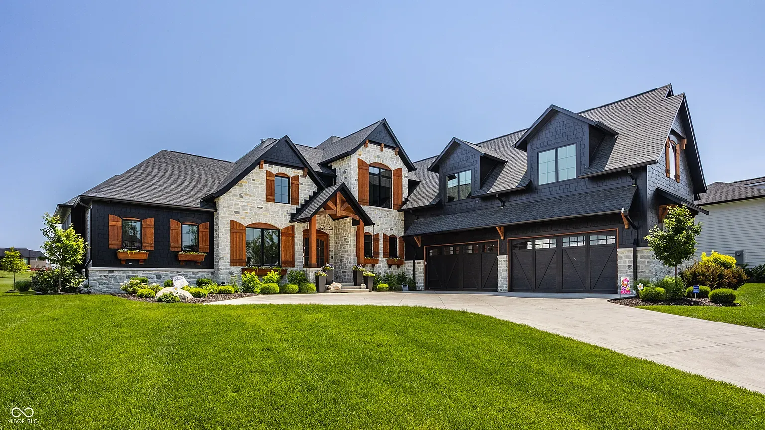 Black siding with stone pops. Mountain modern without trying too hard.