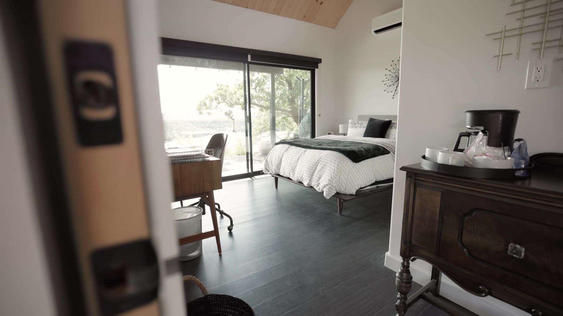 Screenshot at 00:11:42