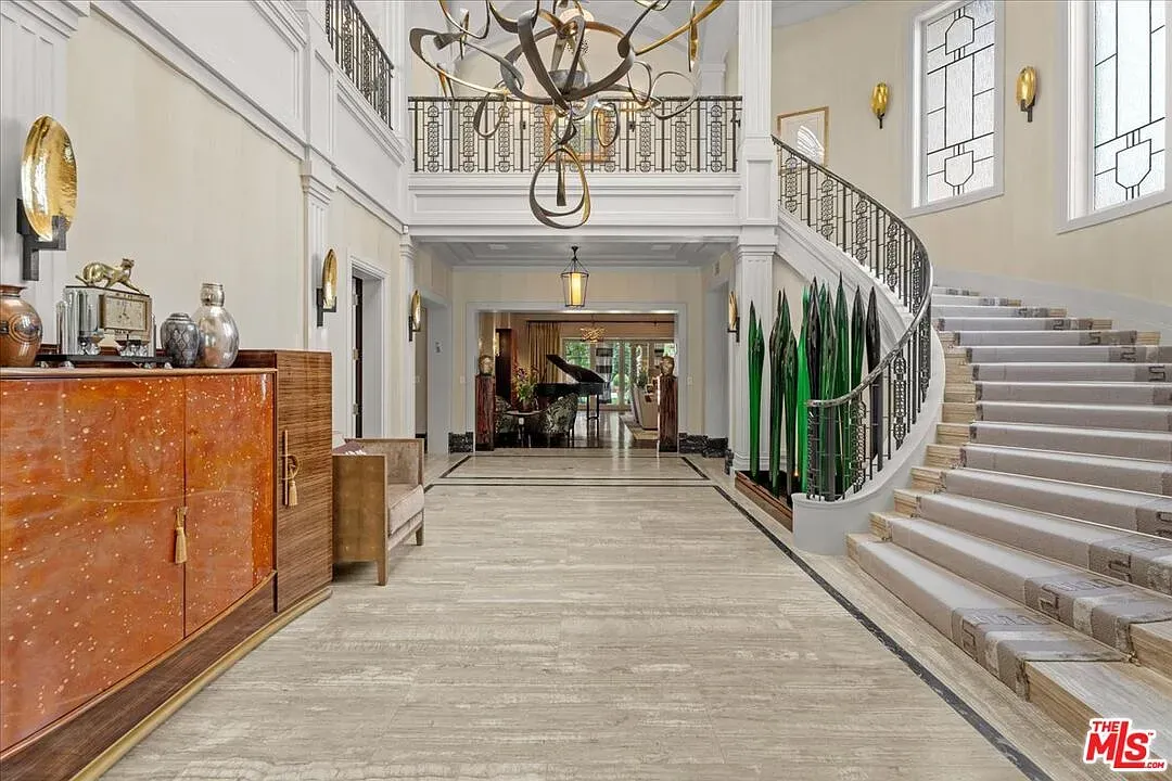 Stained glass windows soaring up. Light everywhere, very gallery feel.