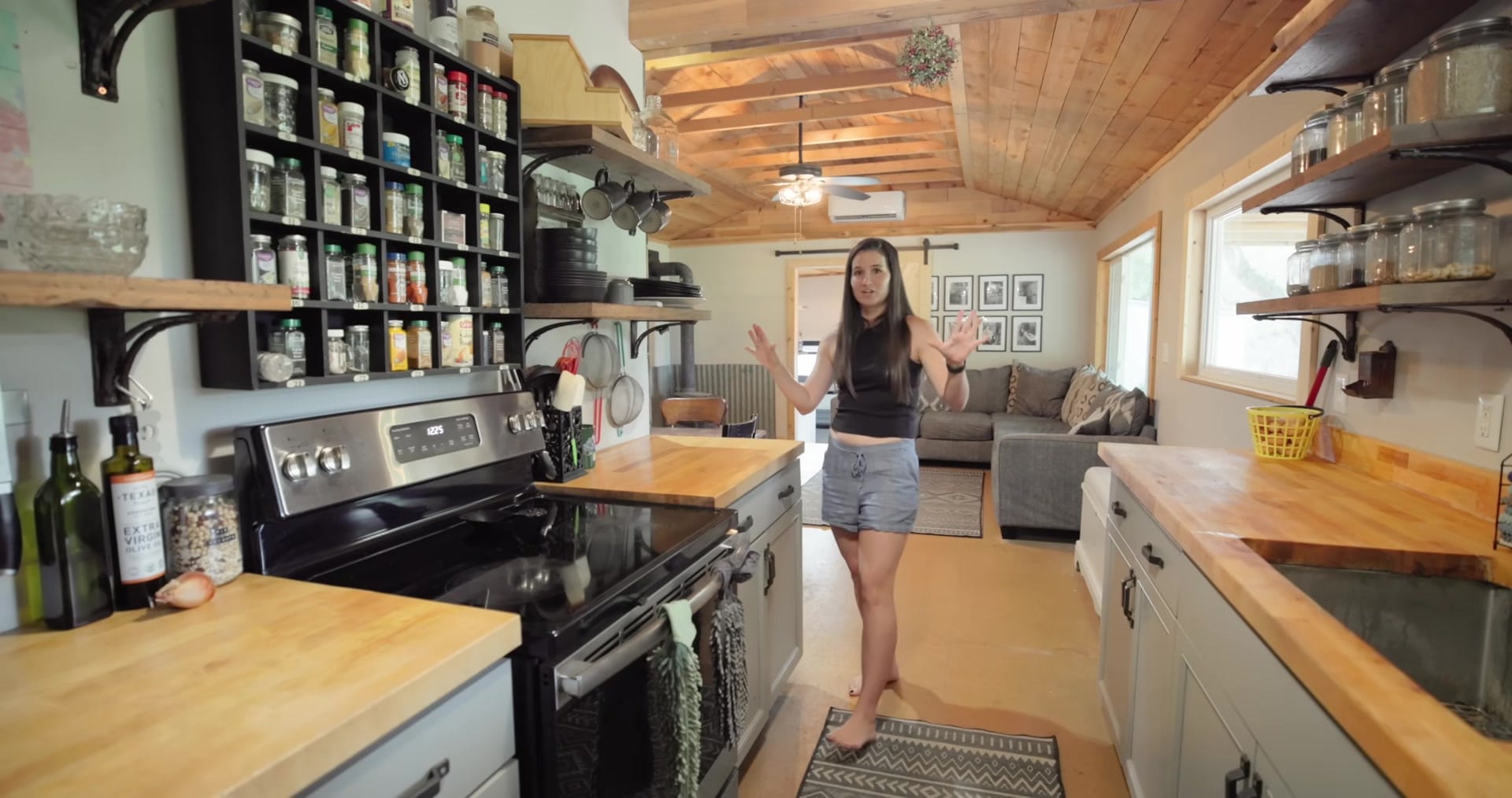 Screenshot at 00:04:00