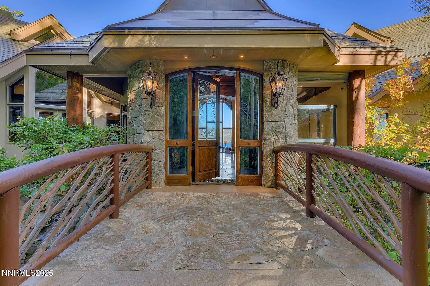 Front door looks a lodge portal. Dramatic curve, very welcome-to-the-woods energy.
