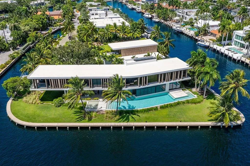 Glass walls to the canal like, yes, I do live in a screensaver.
