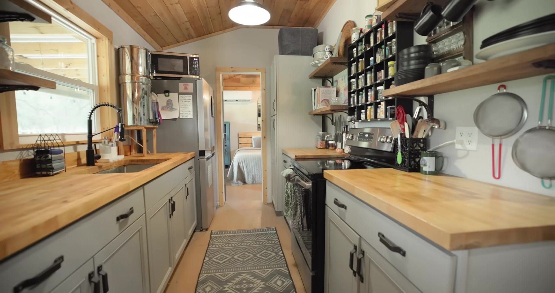 Screenshot at 00:01:17