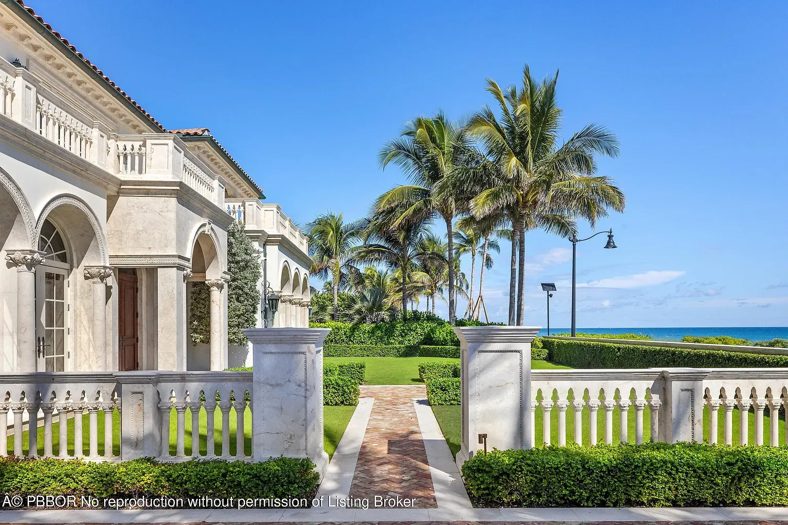 Street view shows sandy stone and arches. Feels a resort.
