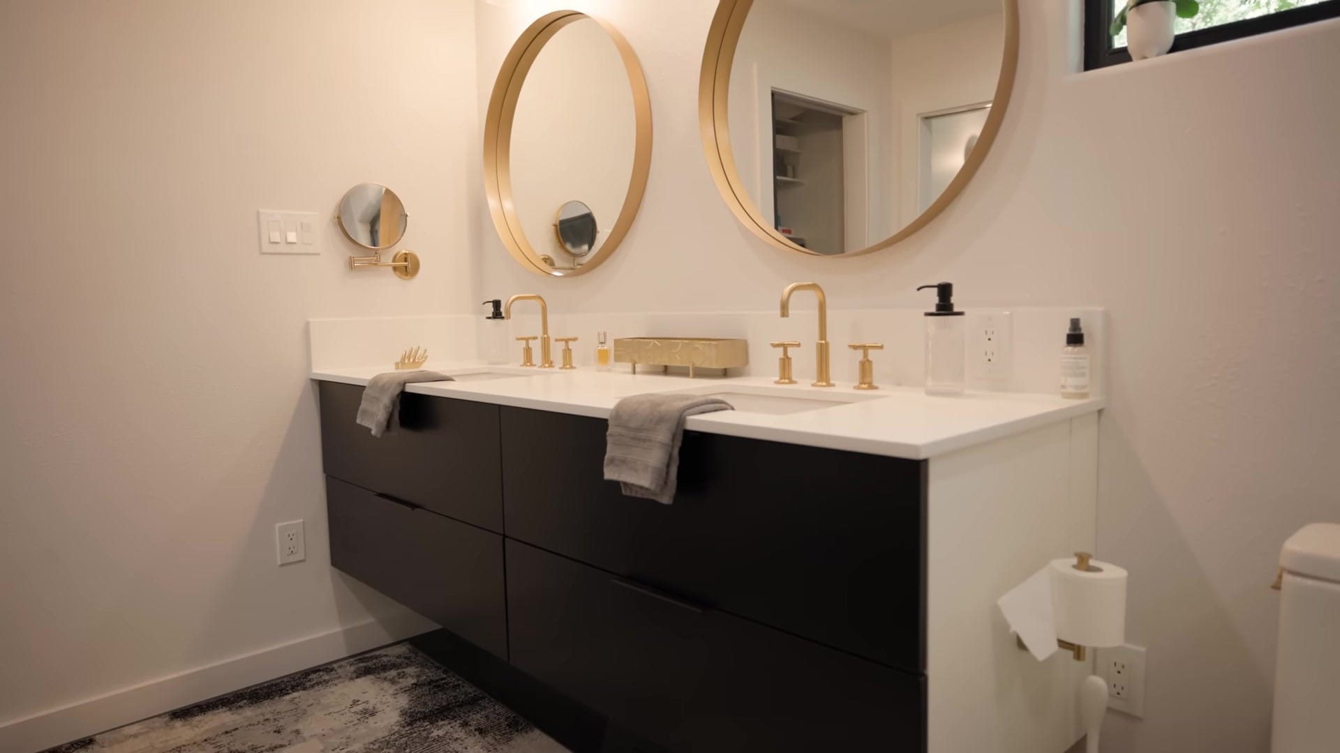 Screenshot at 00:11:05