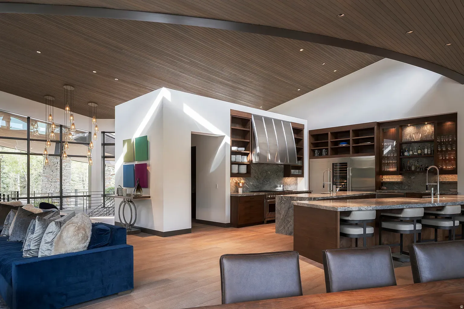 Curve in the ceiling is the move. Kitchen and dining feel one.