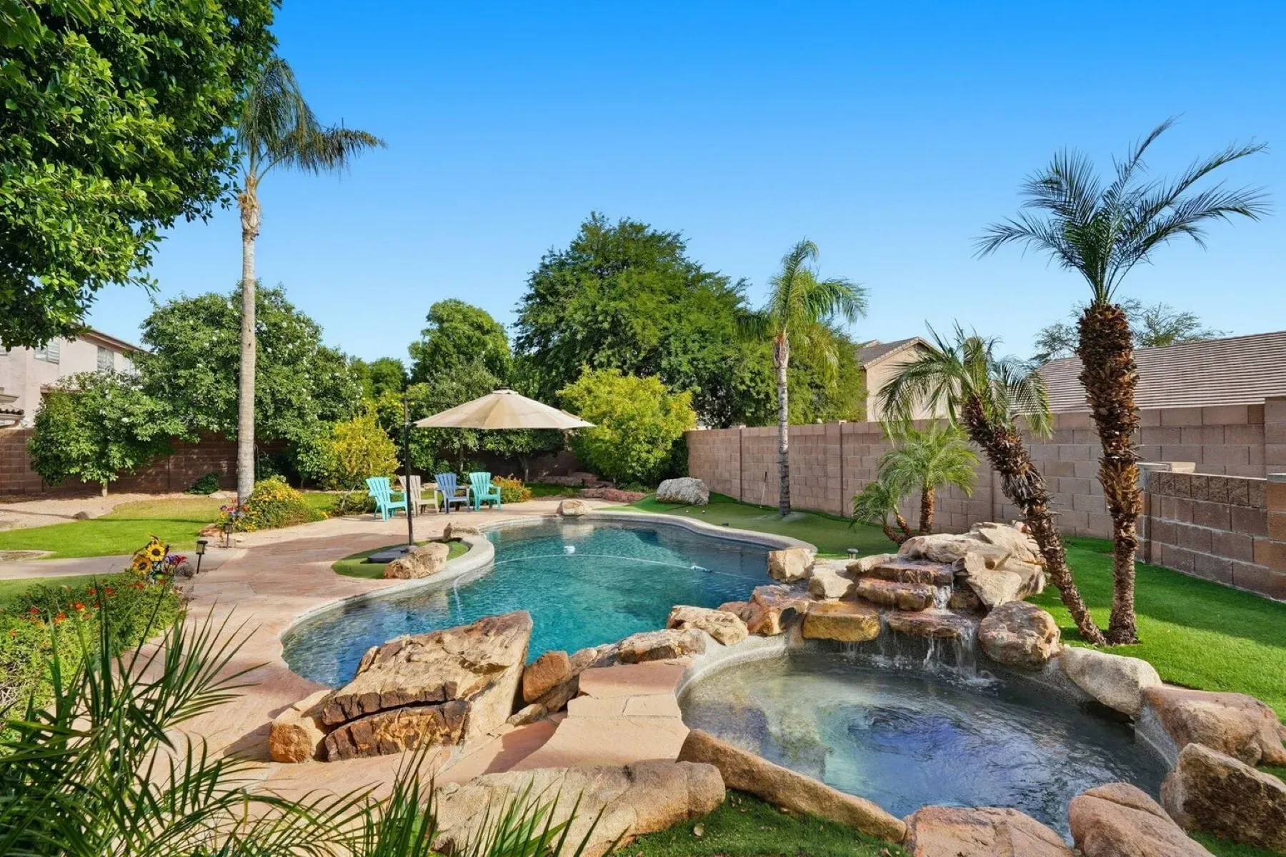 Curvy lagoon pool with boulders—backyard resort moment. That’s nice.