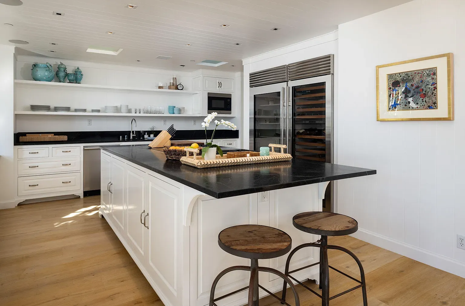 Black island popping against white cabinets. Lots of seating, lots of chopping. Let’s go.