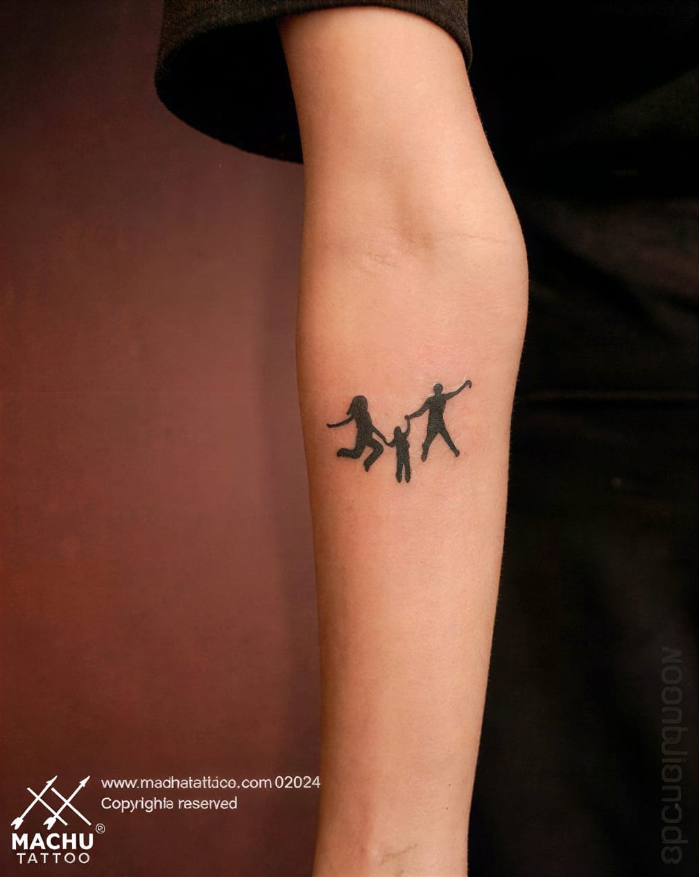 Delicate mother and child silhouette