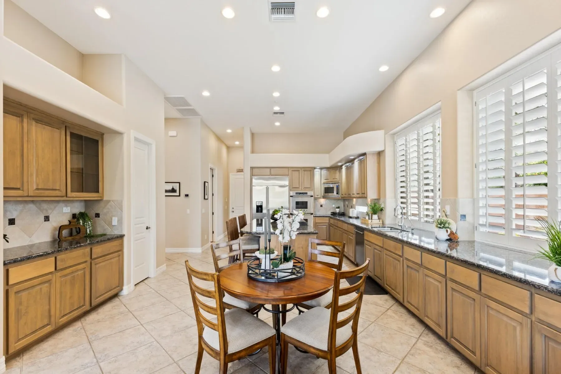 Oak cabinets and dark granite. Classic combo, looks ready for batch cooking.