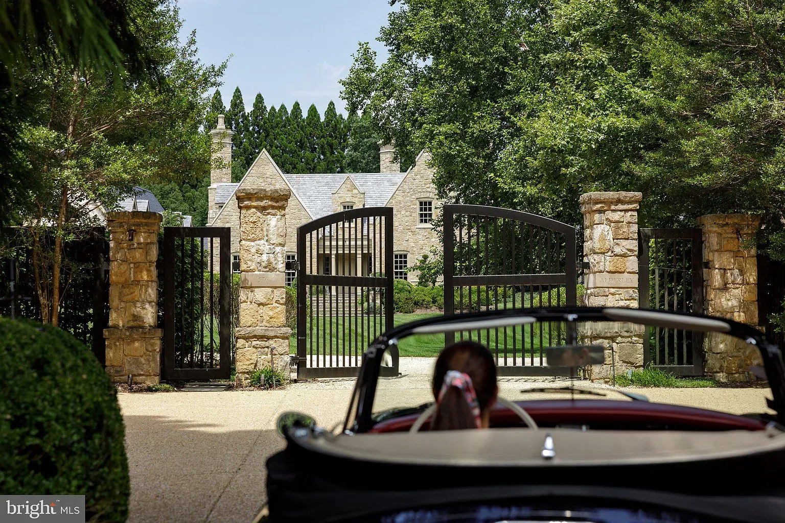 Driveway drama—iron gates, trimmed hedges. Kinda castle energy.