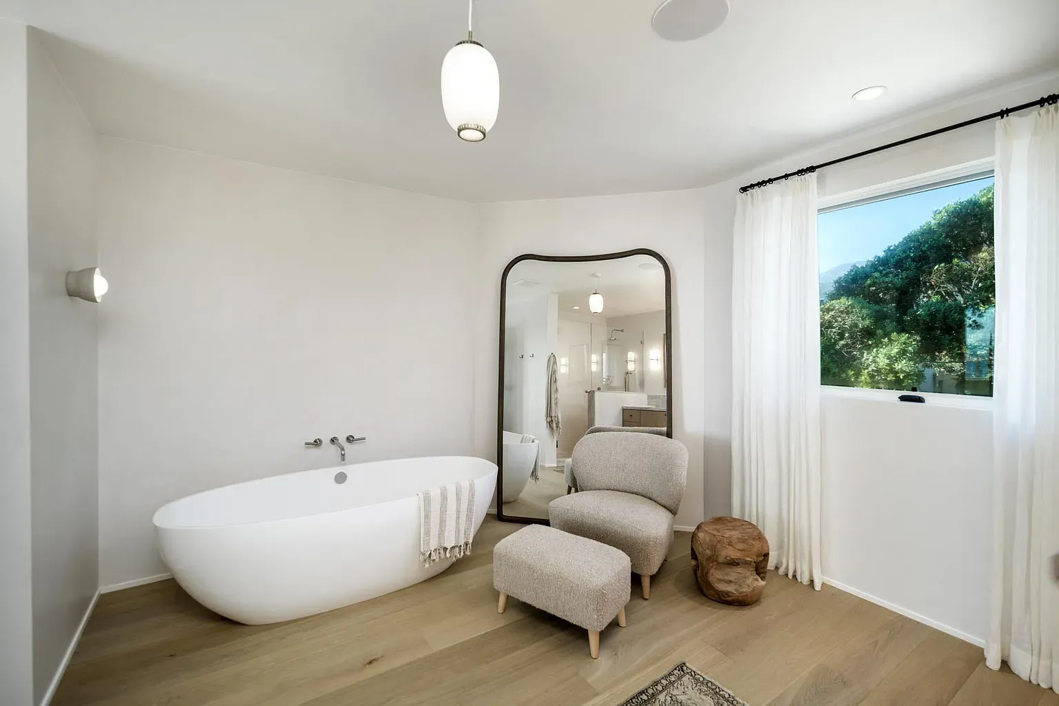 Sculptural tub in a quiet room. Feels a little art museum.