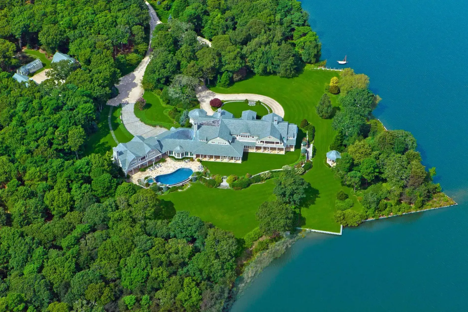 Another wide shot—light gray shingles, long wings. Feels resort-y, not too showy.