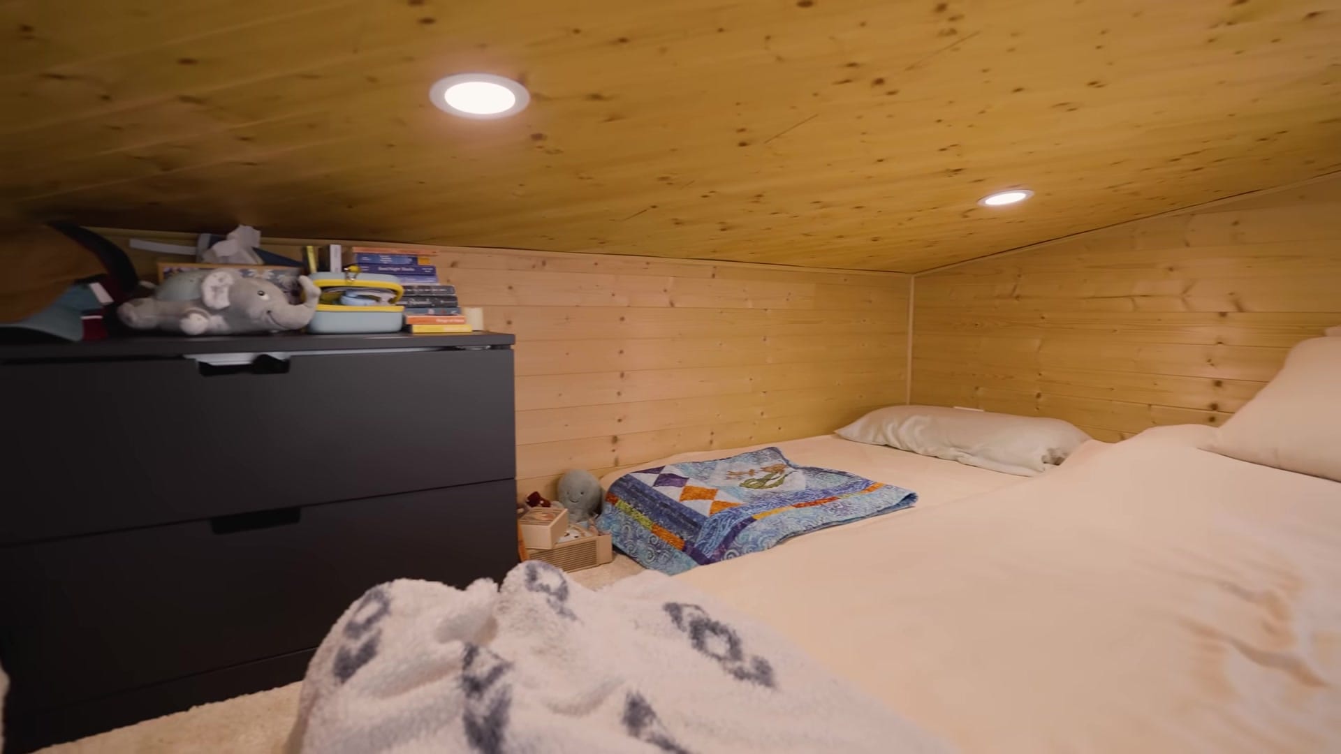 Screenshot at 00:17:03