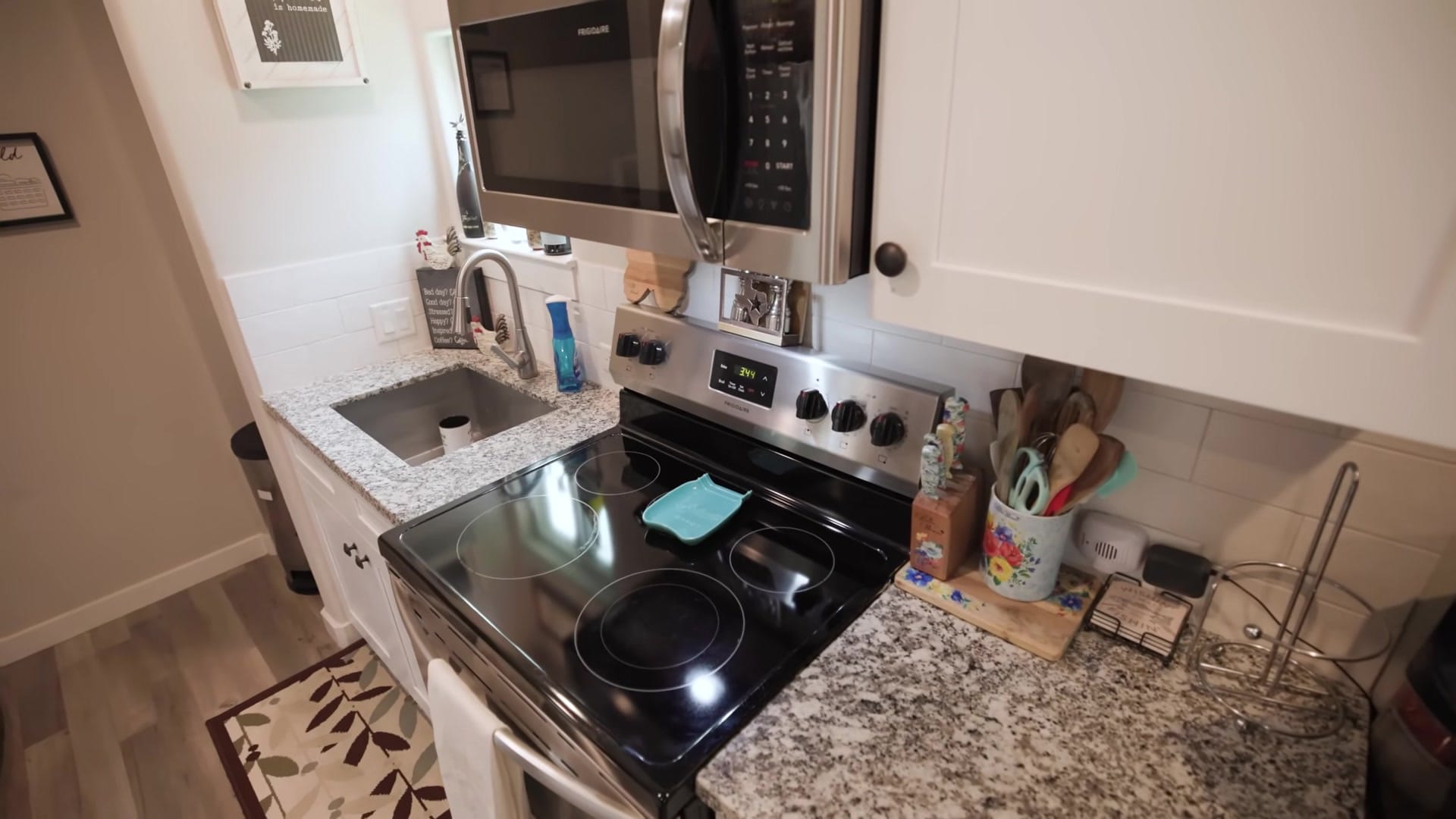 Screenshot at 00:01:23