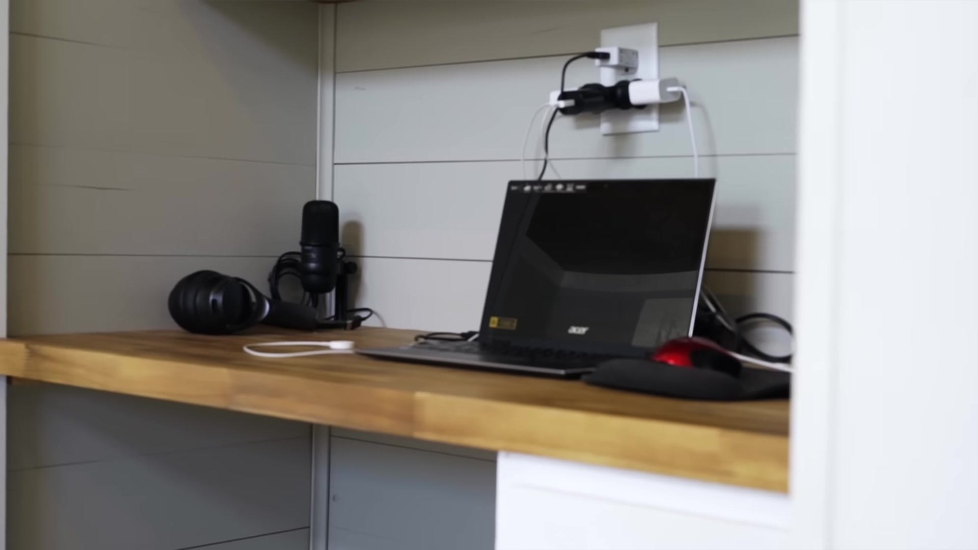 Screenshot at 00:05:29