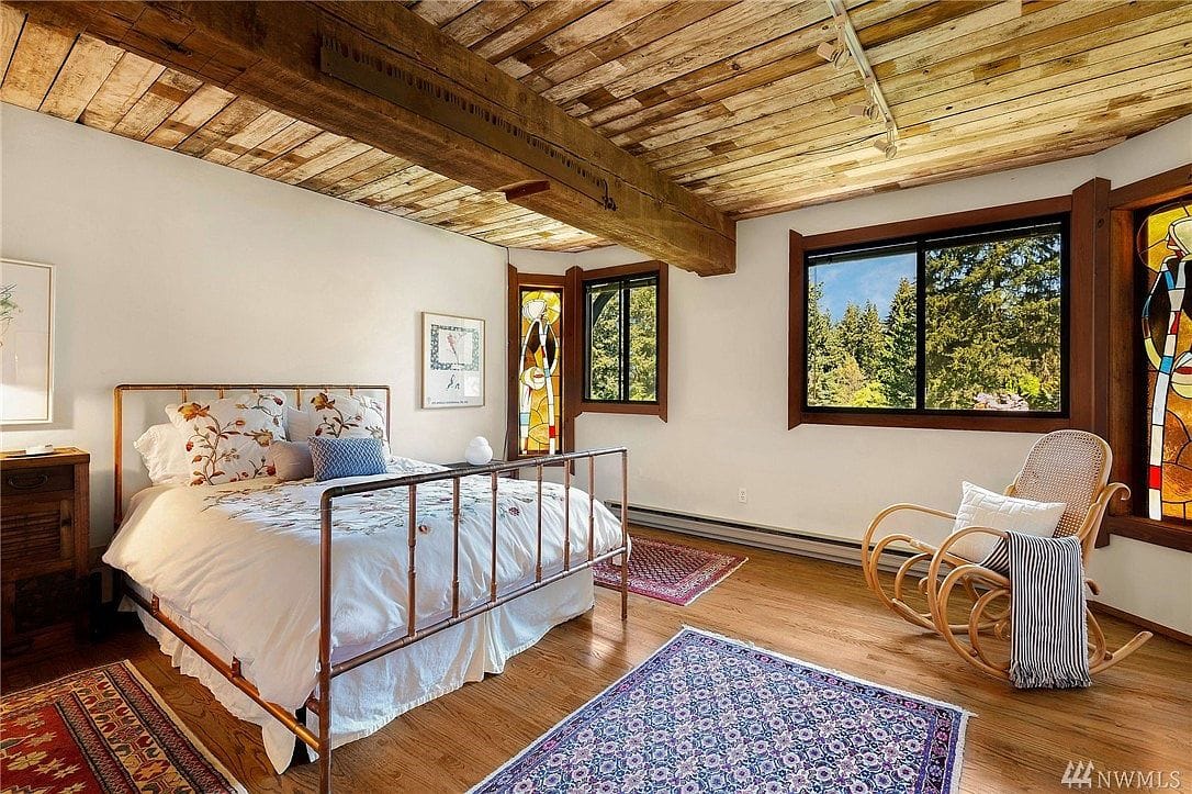 Bedroom, brass bed, wood beams