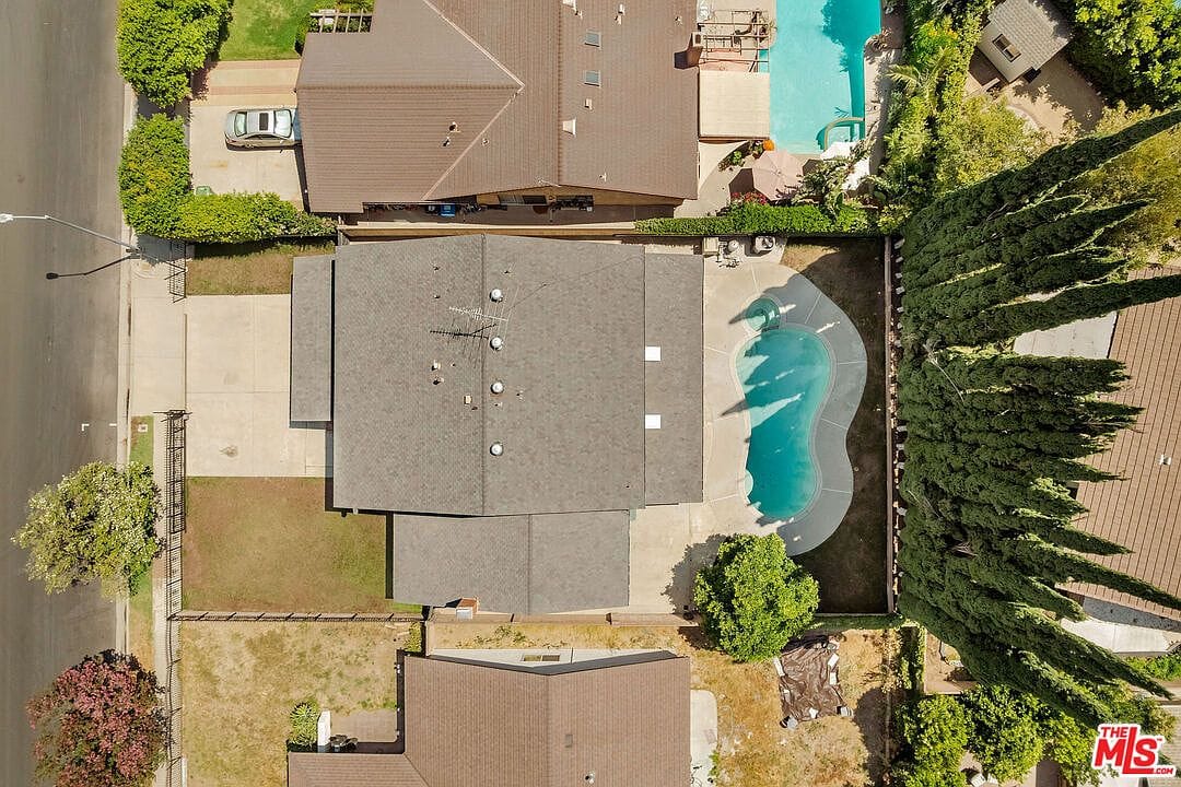 Aerial bird's-eye view of the house and pool lot