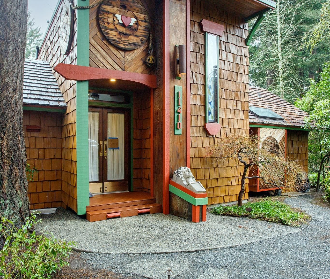 Closer front door, shingles, green trim