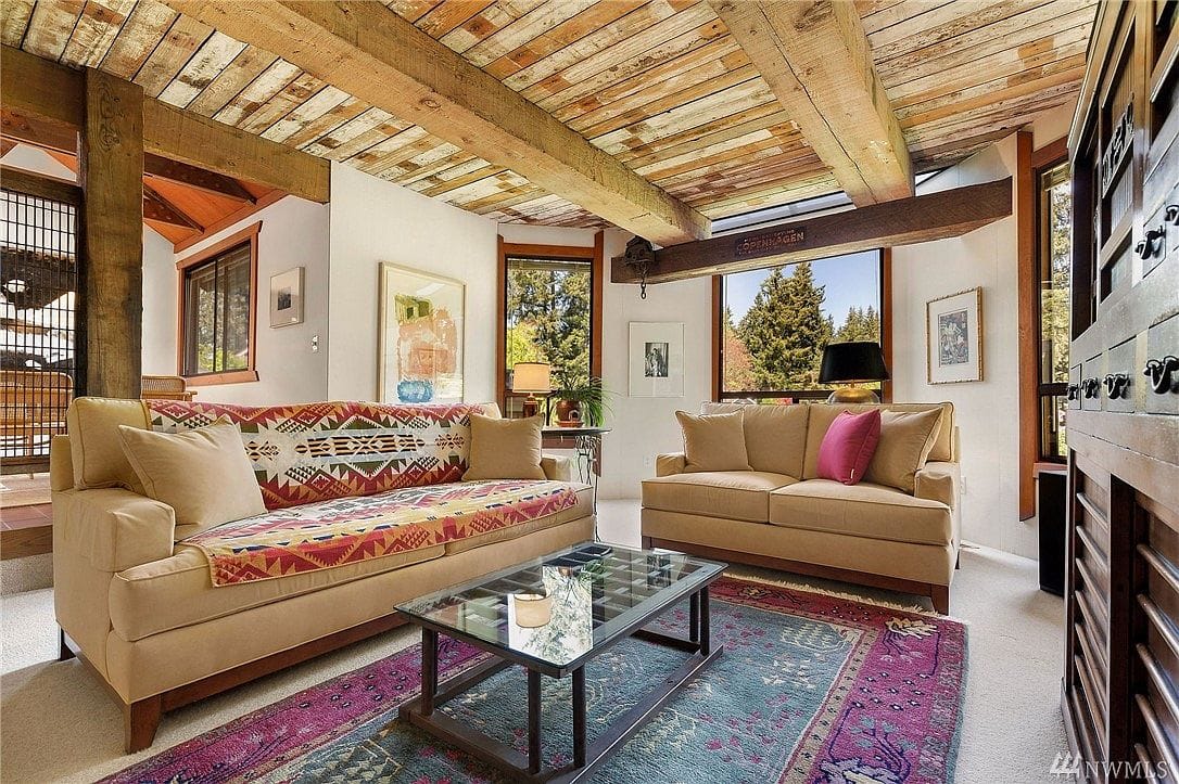 Living room with furniture, beams, colorful rug